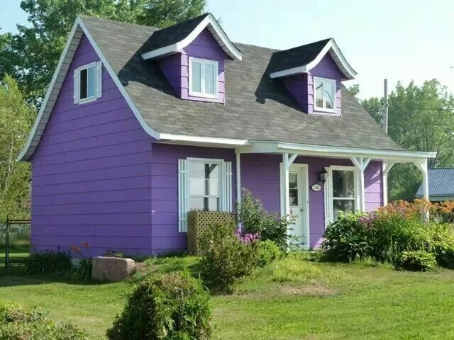 Покраска дачного дома фото Pin by Teresa Langston on I LOVE PURPLE Exterior paint colors for house, Purple 