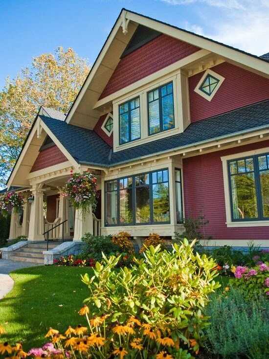 Покраска дома фото дизайн Бордовый фасад дома Red house exterior, Craftsman exterior, Craftsman home exter