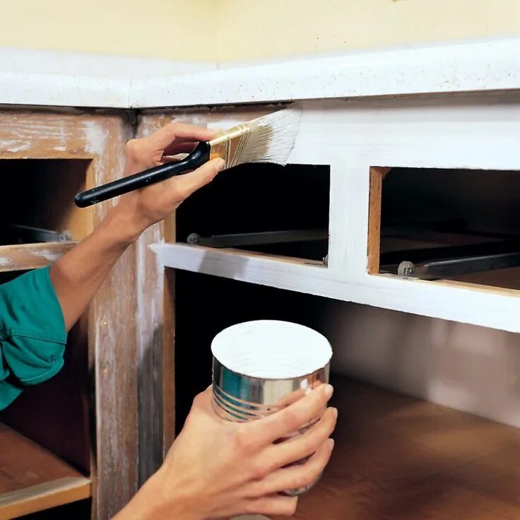 Покраска кухни своими руками в домашних условиях Tips for Painting Kitchen Cabinets Painting kitchen cabinets, Kitchen paint, Spr