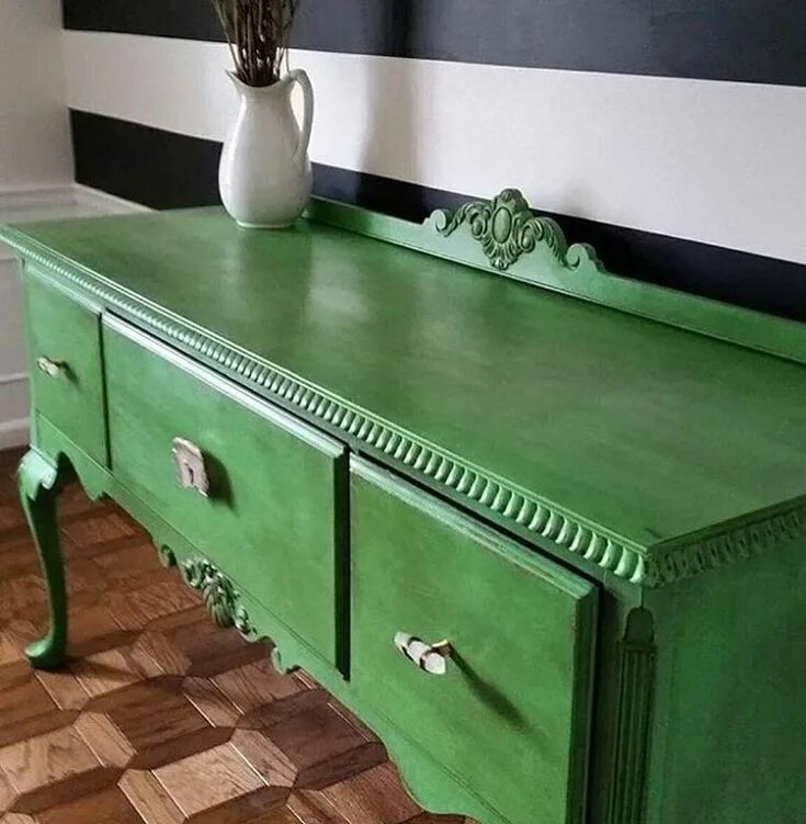 Покраска мебели фото @jspooner9 painted this piece in #chalkpaint in Antibes Green, and finished with