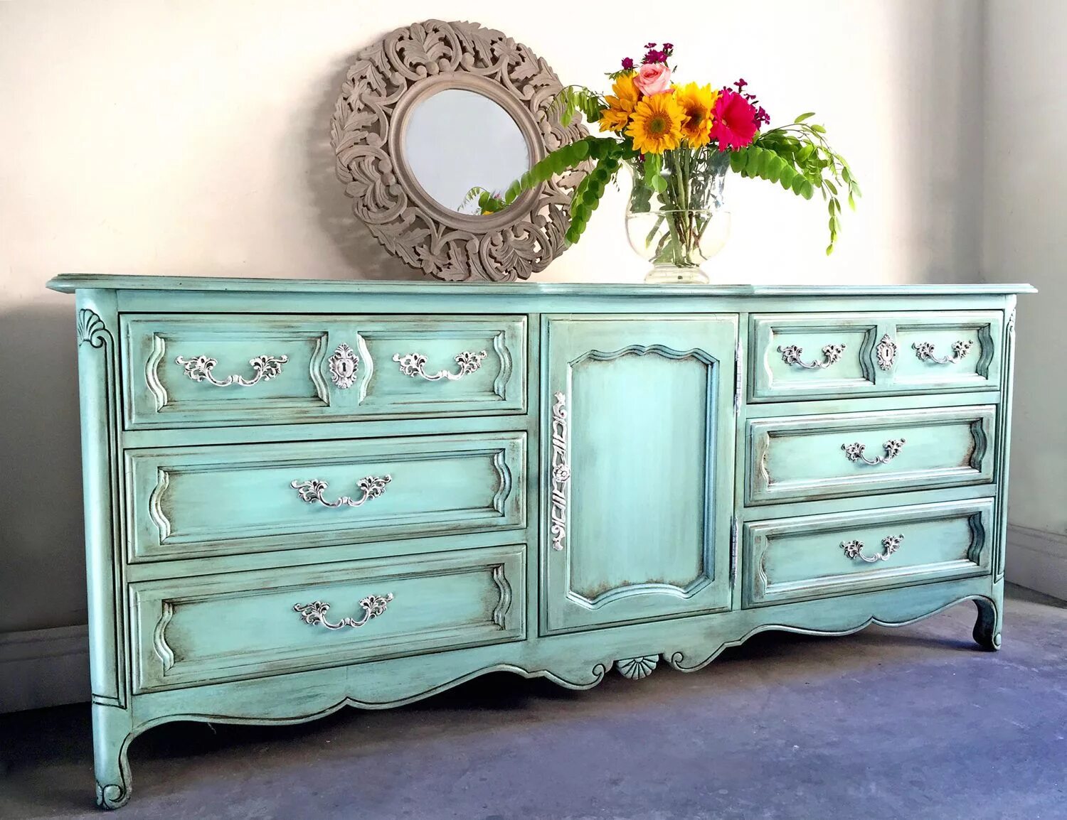 Покраска мебели фото EnchantingPatina Vintage furniture, Shabby chic dresser, Furniture makeover