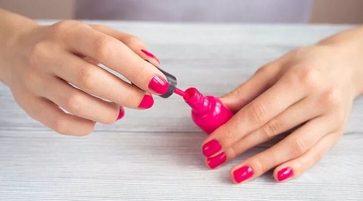 Покраска ногтей гель лаком фото The Brilliantly Easy Way to Fix Clumpy Nail Polish Nägel lackieren, Nagellack re