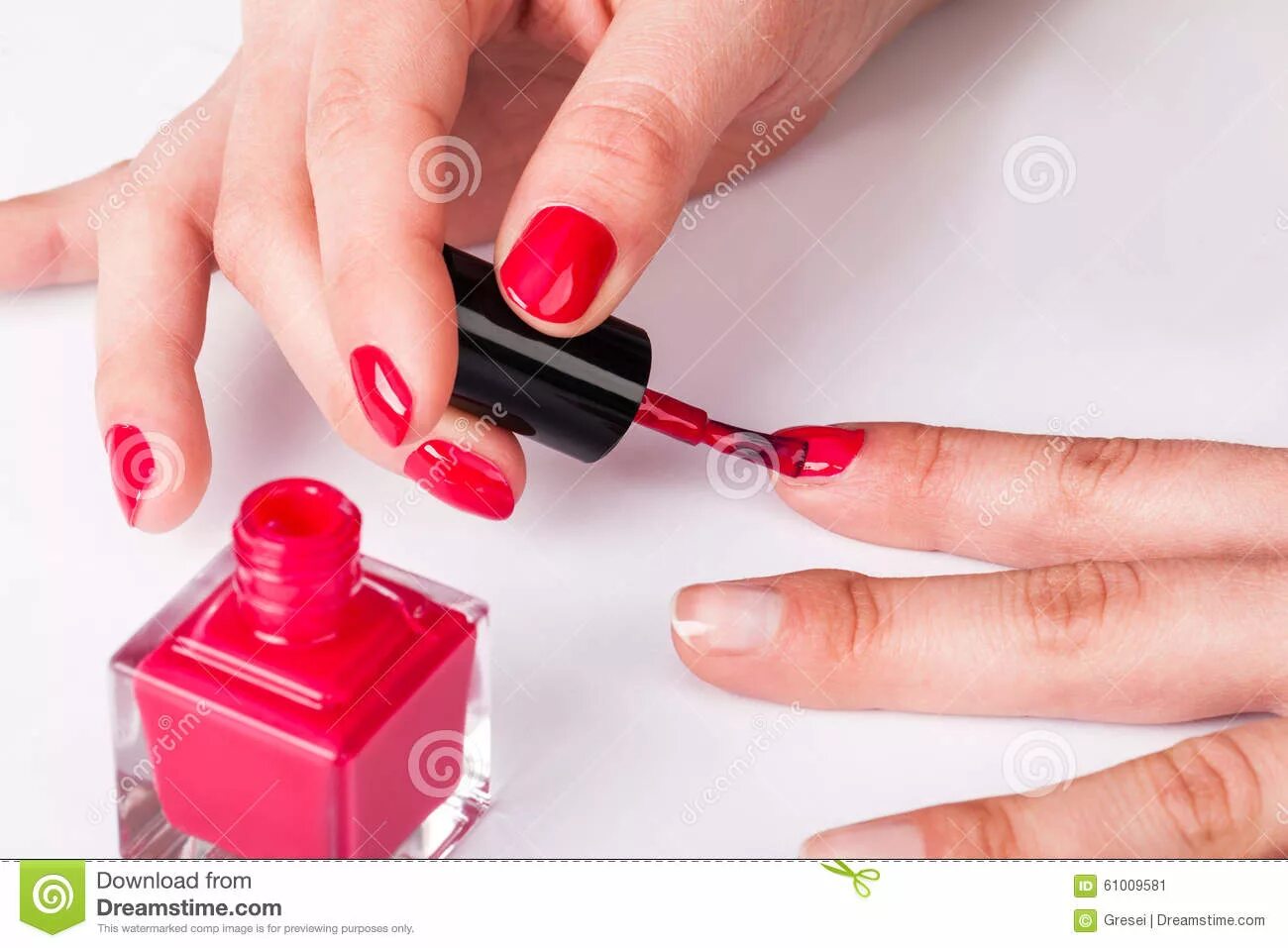 Покраска ногтей лаком фото Manicure Nail Paint Red Color Stock Image - Image of manicure, isolated: 6100958