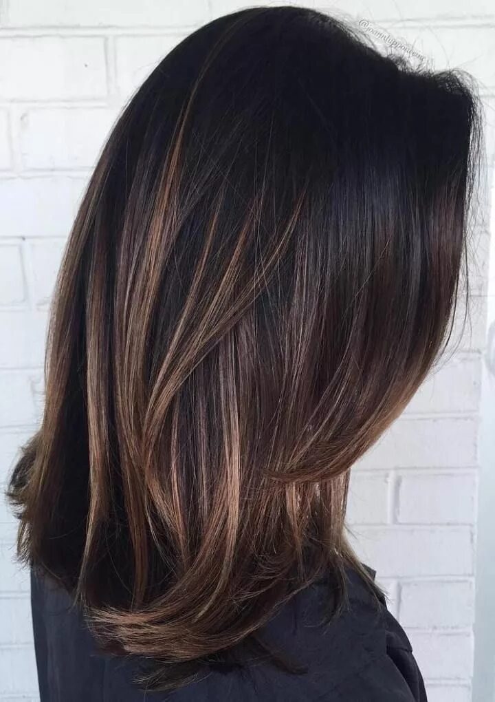 Покраска темных волос средней длины фото Brown Hair Color Ideas and Hairstyles for 2024 - The Right Hairstyles Balayage h