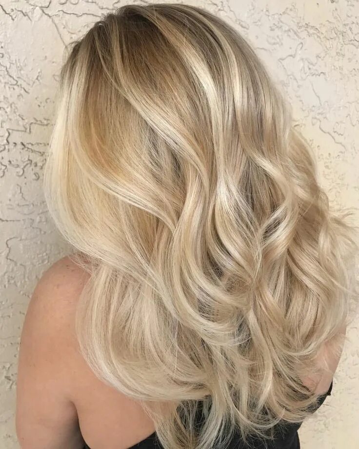 Покраска в светлые тона фото Pin on Blonde Blonde hair with highlights, Champagne blonde hair, Blonde hair sh