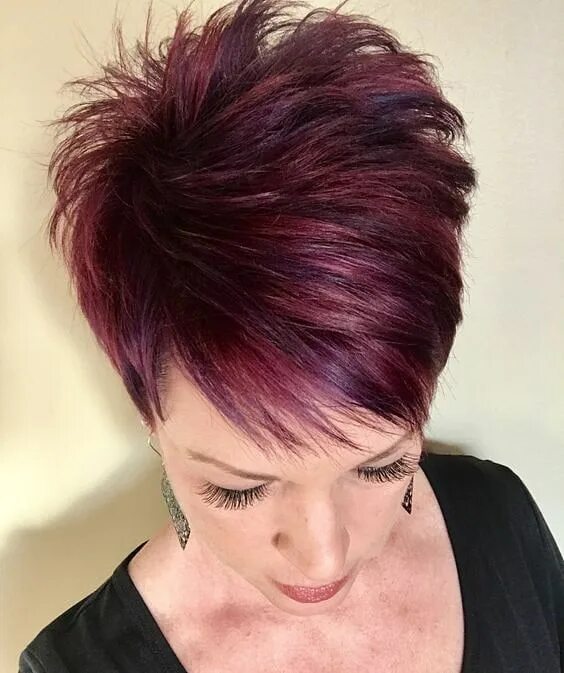 Покраска волос коротких стрижек для женщин Frechefrisuren on Instagram: "Frech" Short red hair, Short spiky hairstyles, Thi