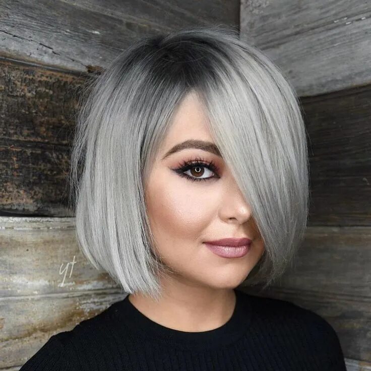 Покраска волос стрижки каре Sleek Gray Bob With Charcoal Roots Silver hair color, Hair styles, Grey hair col