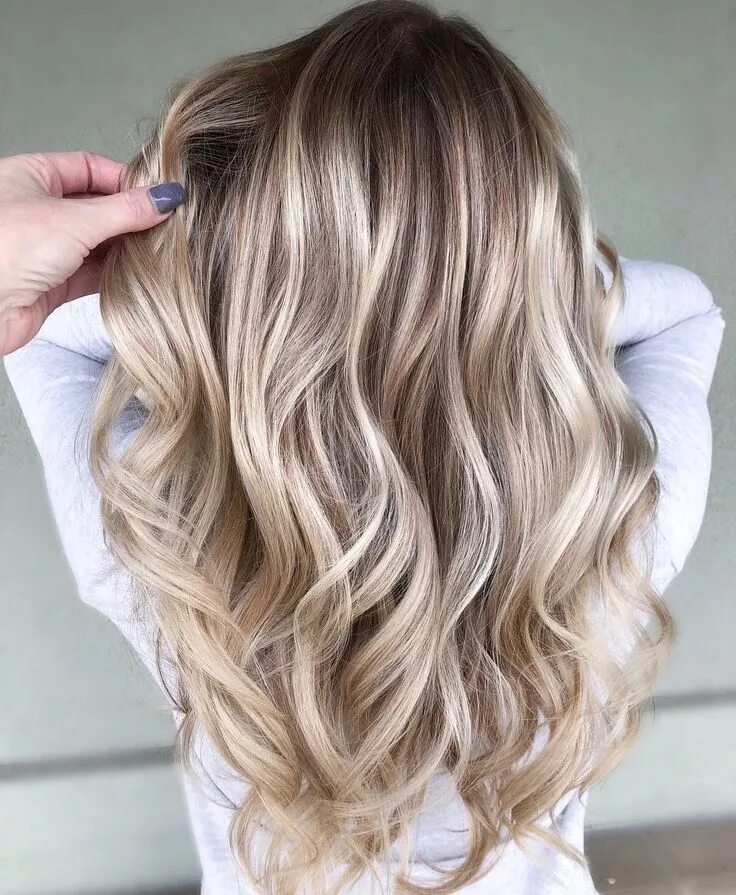 Покраска волос светлый цвет фото Vanilla Chai Hair Is the Cold-Weather Blonde Hue You Need to See Blonde hair col