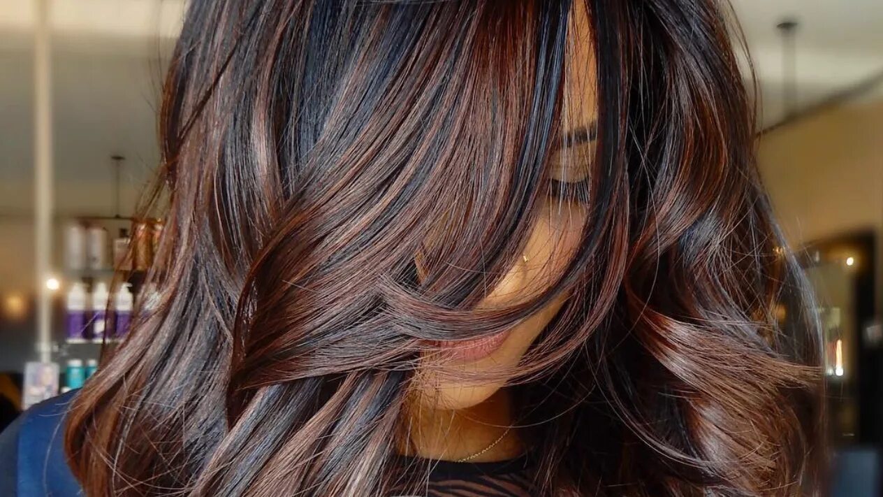 Покраска волос темный цвет фото Cold Brew Hair' Is Fall’s Prettiest Hair-Color Trend for Brunettes Glamour