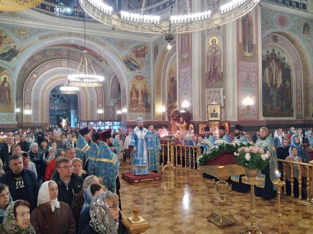 Покров богородицы служба в храме фото Митрополит Григорий совершил Всенощное бдение в канун праздника Покрова Пресвято