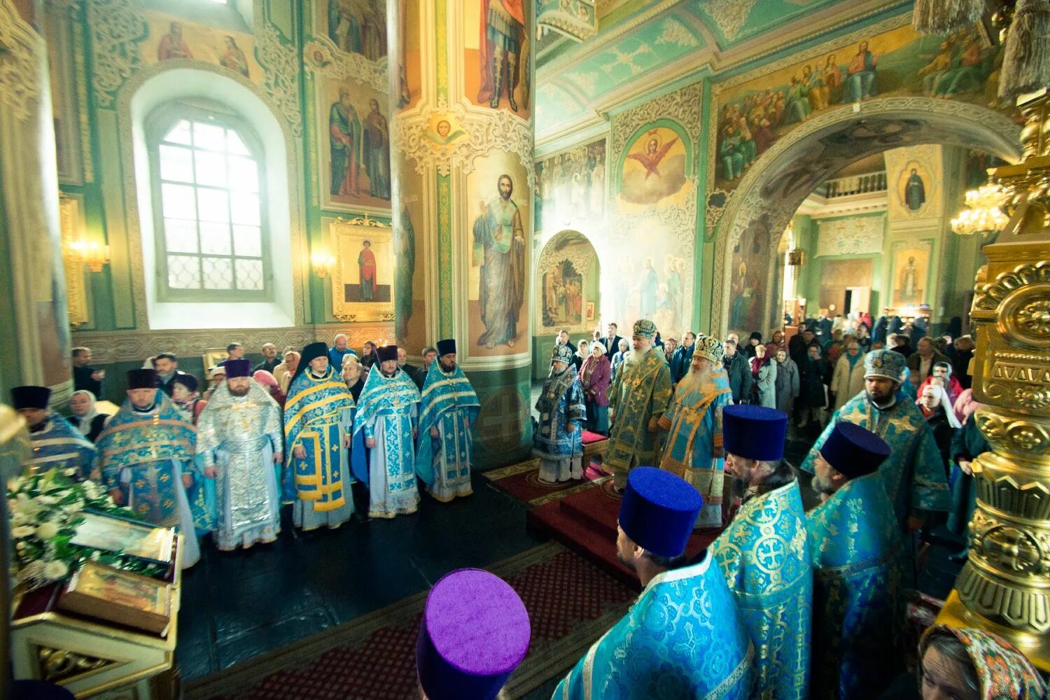 Покров богородицы служба в храме фото В праздник Покрова Пресвятой Богородицы в Благовещенском соборе Казанского кремл