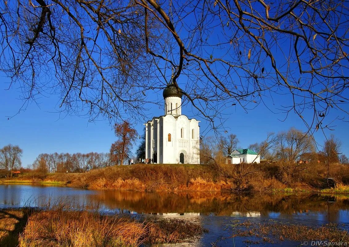 Покрова на нерли осенью фото Храм Покрова на Нерли (1165 г.), Боголюбово, Владимирская область :: Денис Кораб