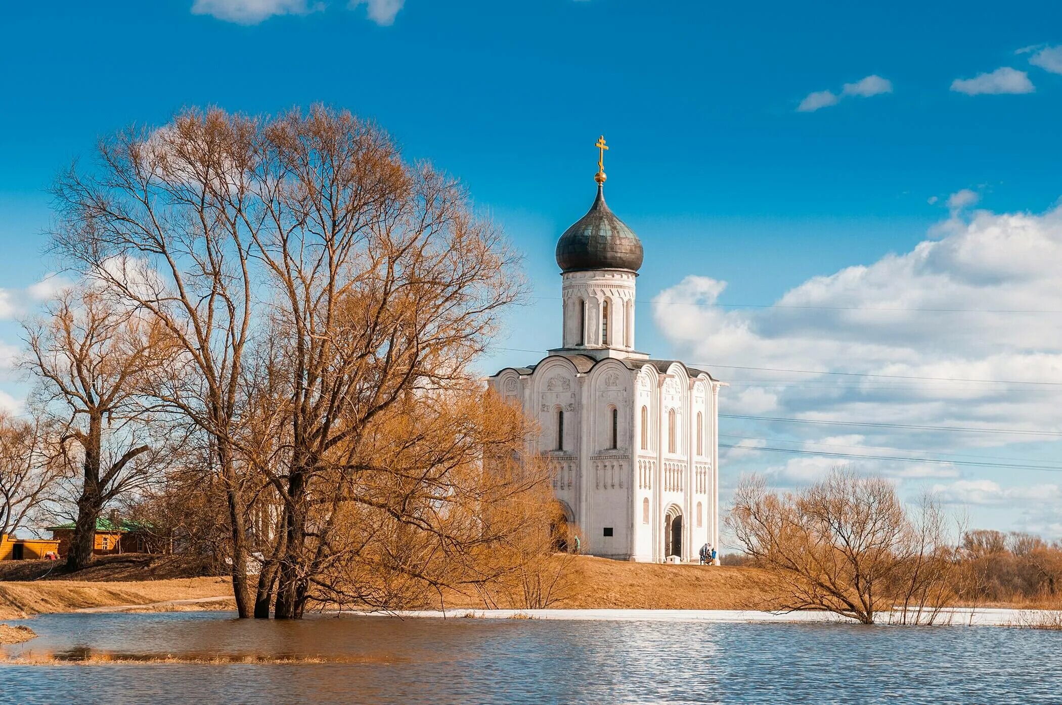 Сегодня в 9.00 по МСК рисуем гуашью храм Покрова на Нерли. Этот урок будет продо