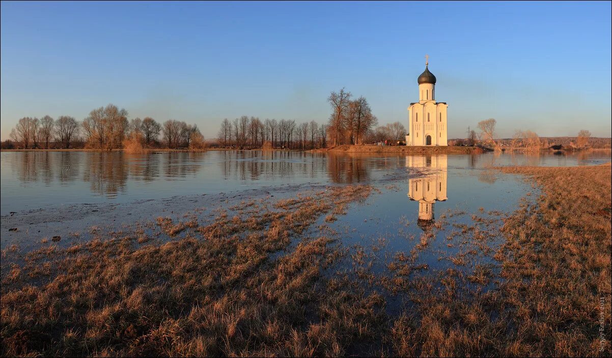 Покрова на нерли весной в разлив фото Один из самых популярных сюжетов в России / Проекты / Лучшие фотографии