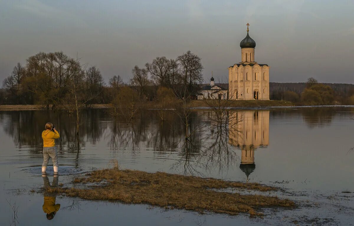 Покрова на нерли весной в разлив фото В разлив у храма Покрова :: Сергей Цветков - Социальная сеть ФотоКто