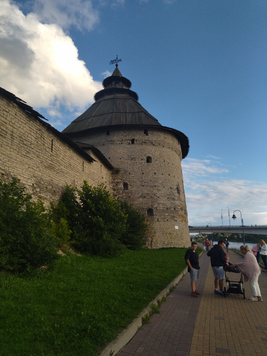 Покровская башня псков набережная реки великой фото Покровская башня Пскова Starcheolog Дзен