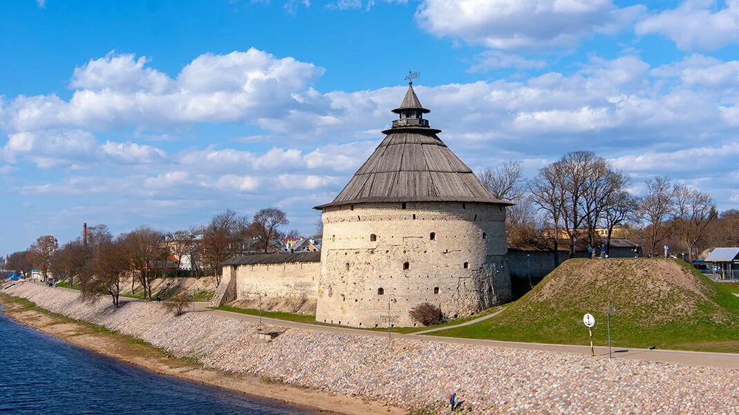 Покровская башня псков набережная реки великой фото Псков. Прогулка по городу 4traveler Дзен