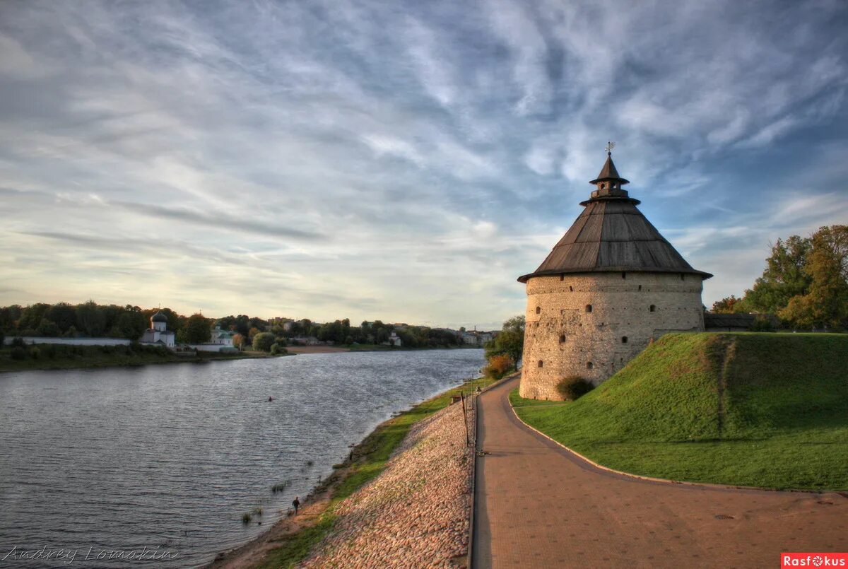 Покровская башня псков набережная реки великой фото Фото: Покровская башня. Фотограф Андрей Ломакин. Путешествия. Фотосайт Расфокус.