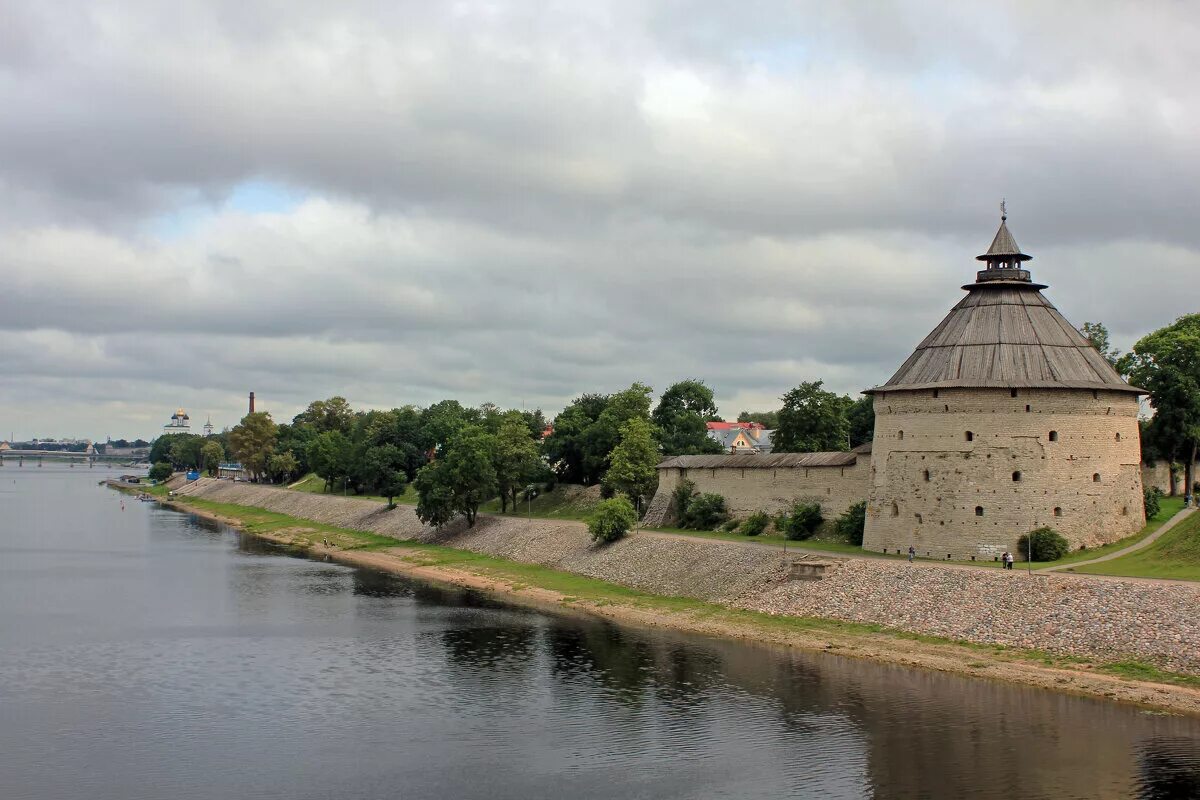 Покровская башня псков набережная реки великой фото На Великой реке. Набережная и Покровская башня, Псков :: Евгений - Социальная се