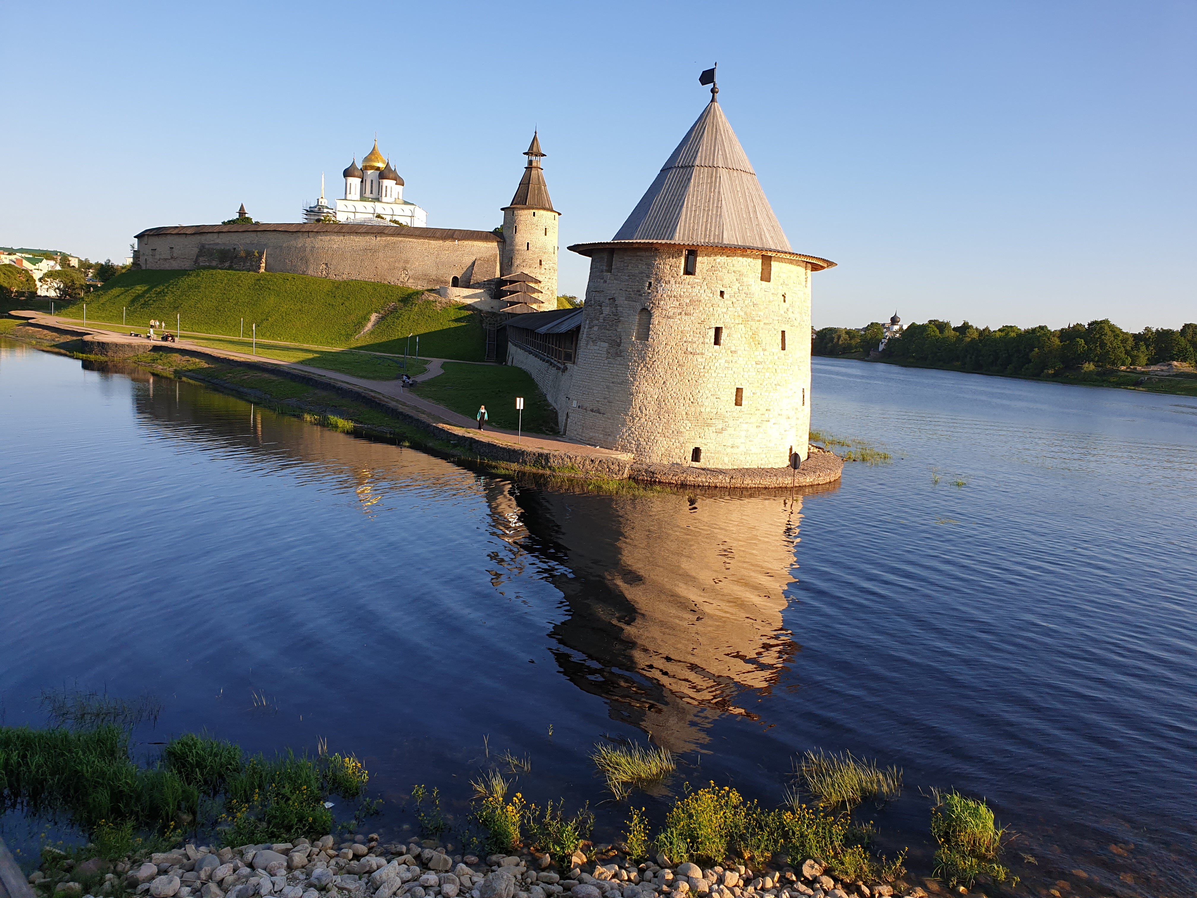 Покровская башня псков набережная реки великой фото Photo: Pokrovsksya Tower, landmark, attraction, Pskov, Reki Velikoy Embankment -