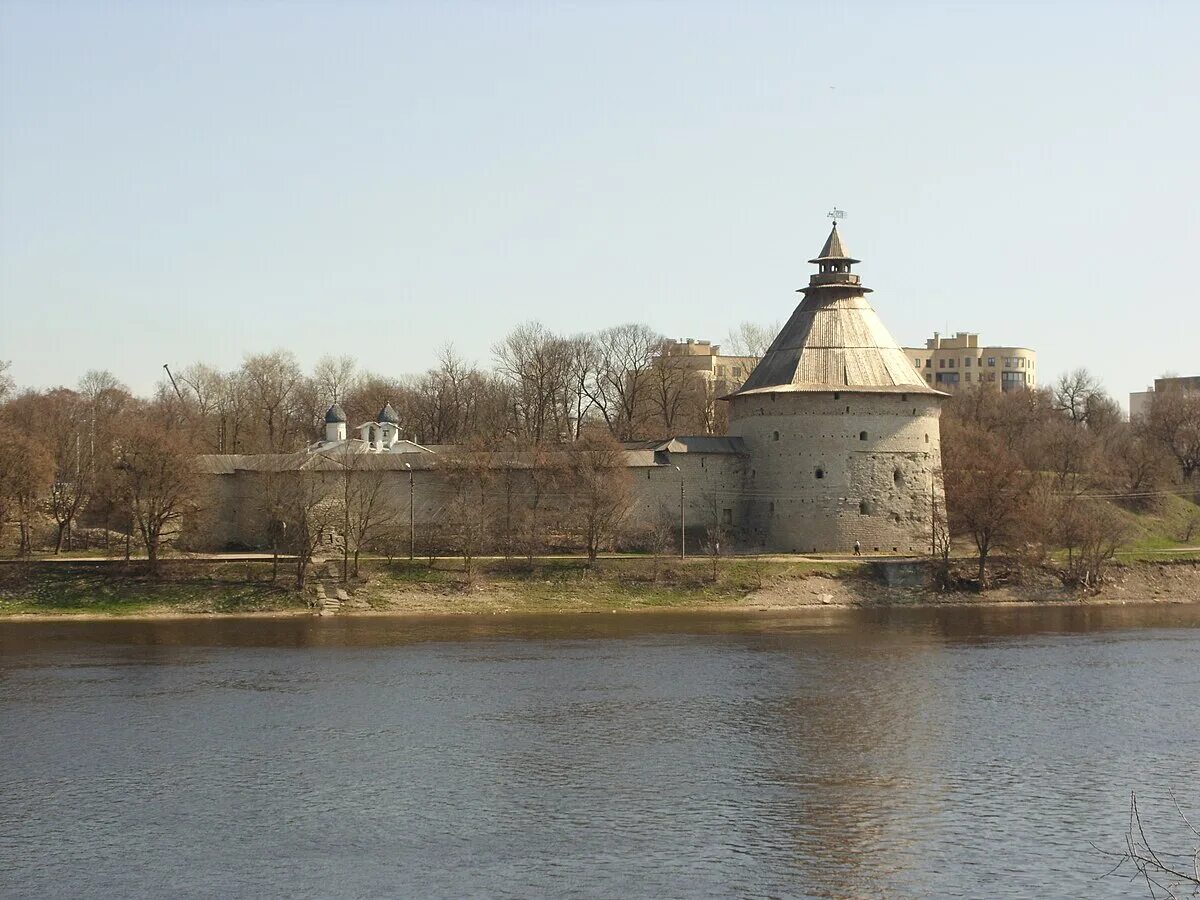 Покровская башня псков набережная реки великой фото Файл:Покровская башня. Вид с Завеличья.JPG - Википедия