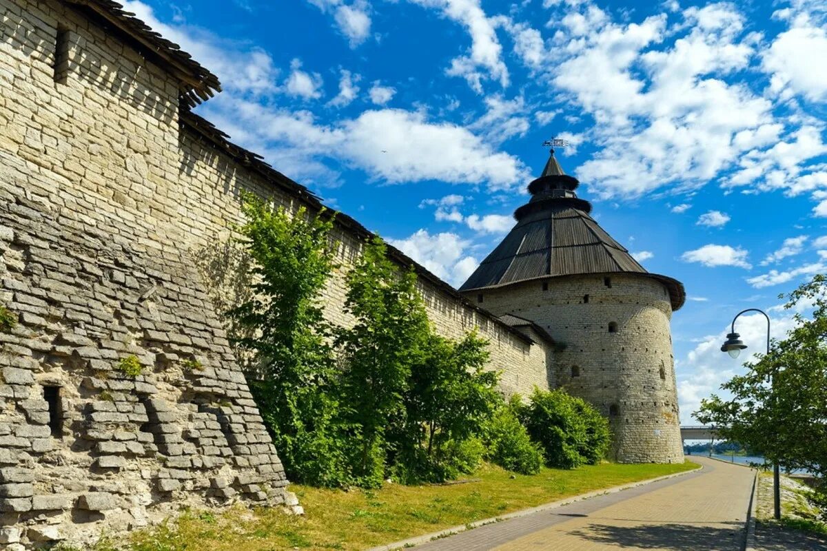 Покровская башня псков набережная реки великой фото Экскурсия "Шаг в прошлое: по Пскову без спешки" - 30 отзывов, цена 5000 ₽