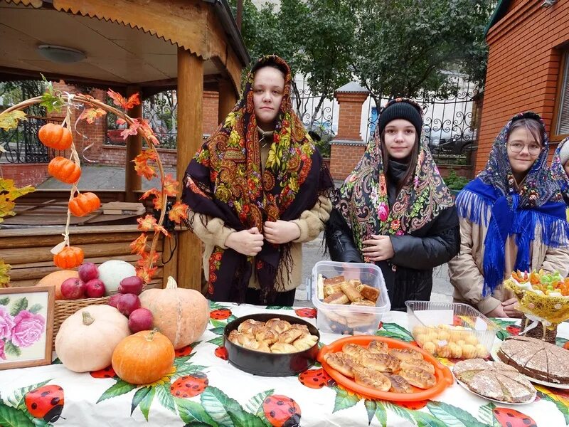 Покровская ярмарка в саду фото На приходе Никольского храма г. Липецка прошла традиционная Покровская ярмарка -