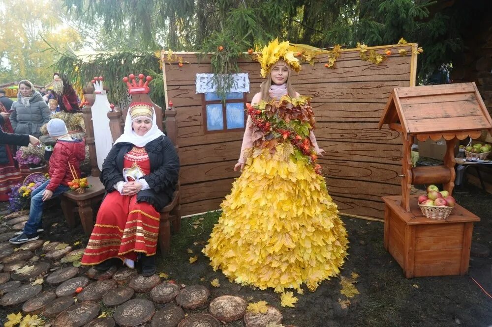 Покровская ярмарка в саду фото На Покровскую ярмарку привезли "поющую" глину и доспехи - Российская газета