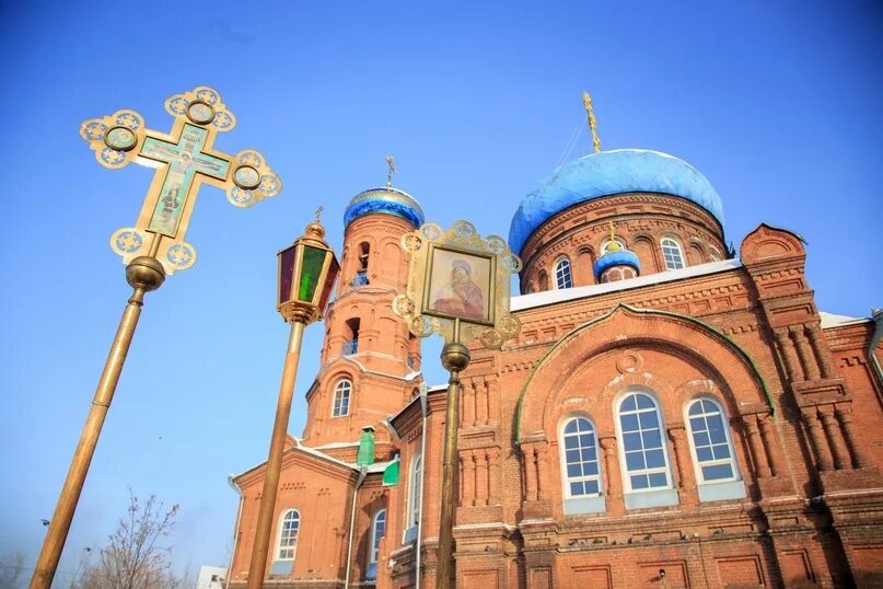 Покровский кафедральный собор барнаул фото Расписание богослужений на Страстной неделе в Покровском кафедральном соборе (Ба