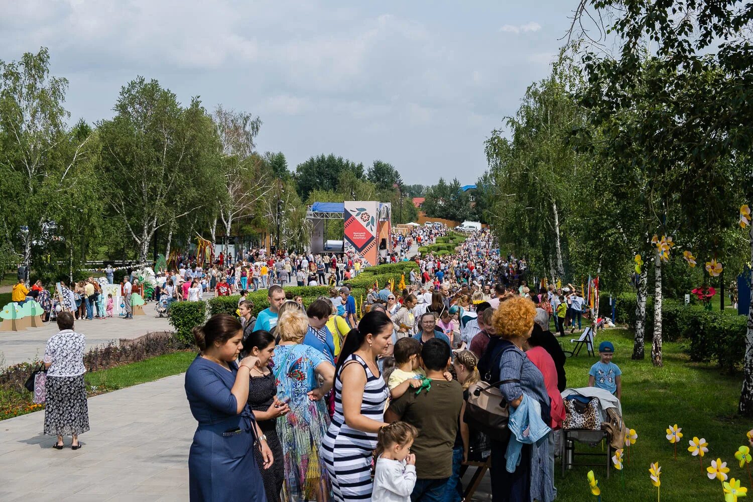 Покровский красноярск покровский парк фото День Крещения Руси в Красноярске отметили грандиозным праздником русской культур