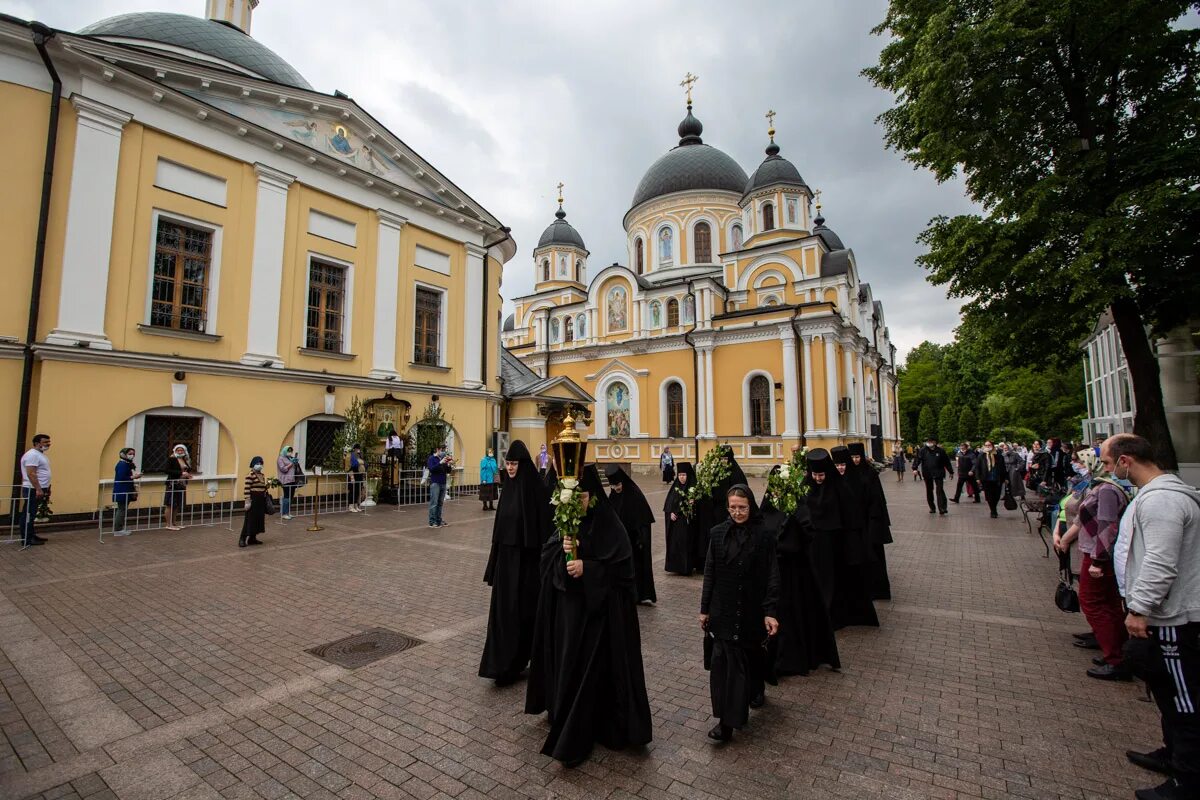 Покровский монастырь в москве матрона фото Праздник Святой Троицы - Пятидесятница в Покровском монастыре - Покровский ставр