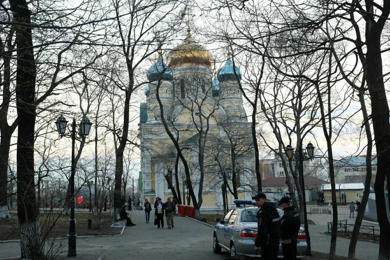 Покровский парк владивосток фото Полиция проводит досмотр прохожих в Покровском парке - PrimaMedia