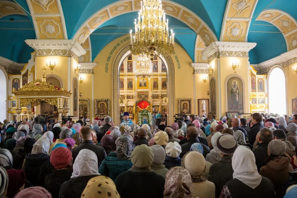 Покровский сбор фото В престольный праздник митрополит Серафим совершил Литургию в Покровском соборе 