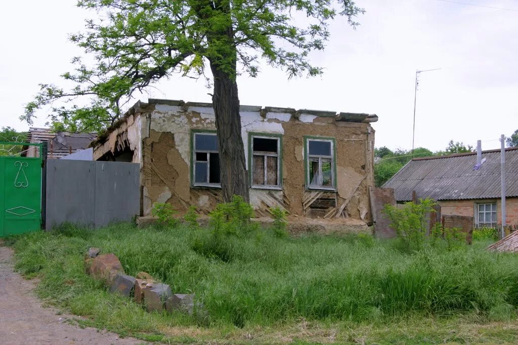 Покровское ростовская область фото Фото Разруха. с. Покровское. Май 2010 в городе Покровское