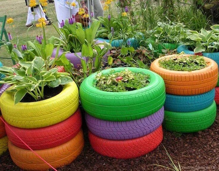 Покрышки на даче фото Stack two/three tires and grow watermelons and peppers. Pretty cool idea actuall