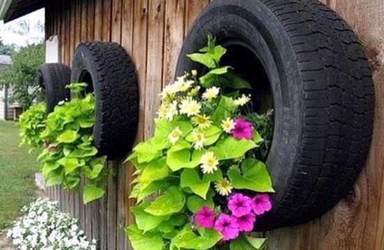 Покрышки на даче фото Make gardening ideas with old car tire flower pots and stool itself Plantevæg, H