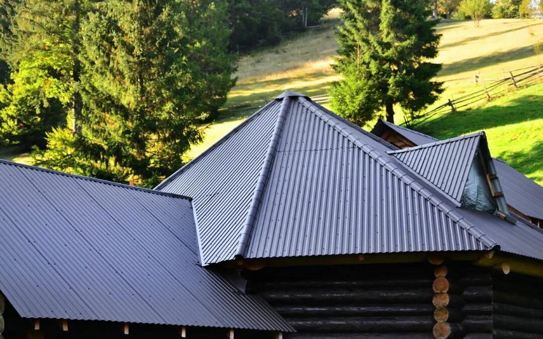 Покрыть крышу фото Metal roofs are not more likely to be struck by lightening than other roofs. Lig