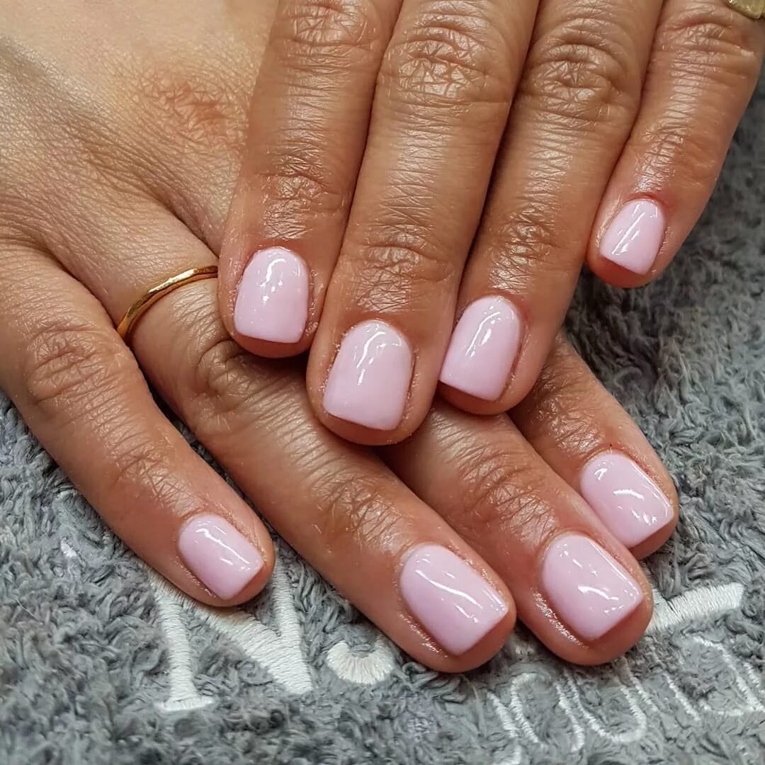 Покрытие гелем коротких ногтей фото Pretty Nail Boutique on Instagram: "OPI GEL - IT'S A GIRL & OPI GEL - LOVE IS IN