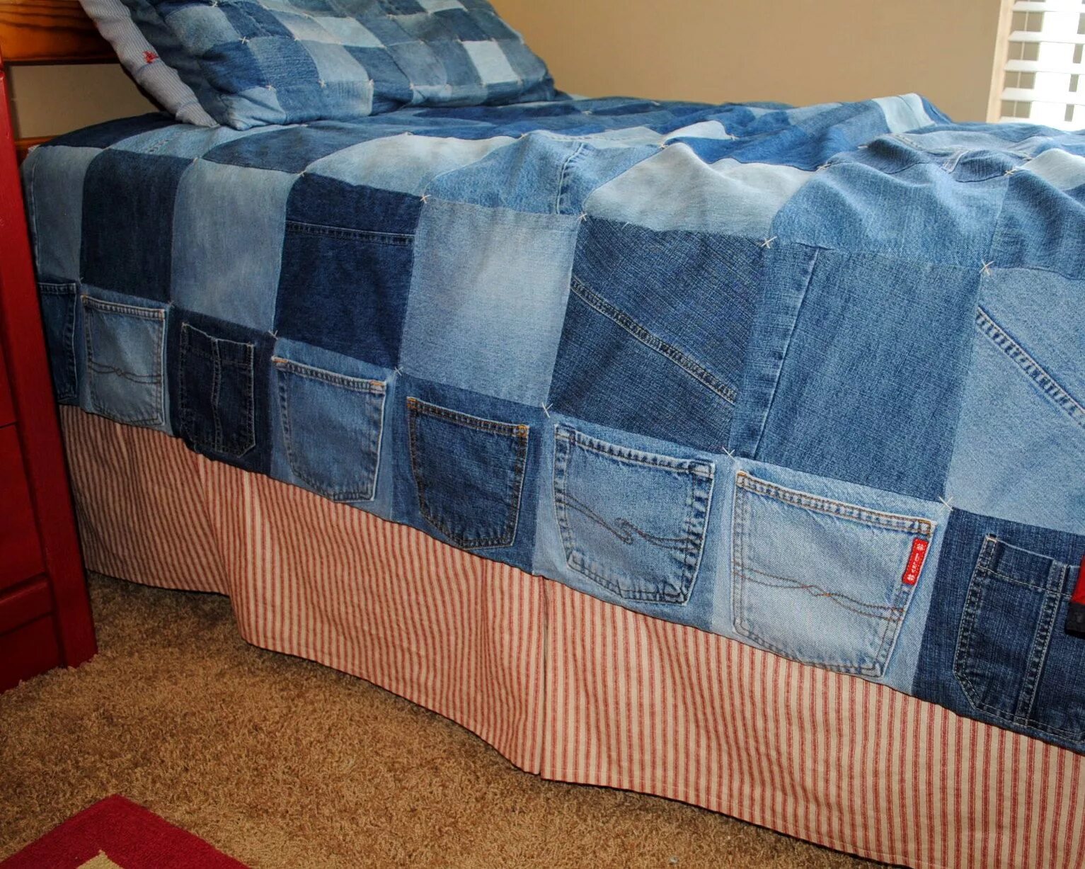 Покрывало из джинсов фото DSC_0038.JPG 1,533 × 1,227 pixels Denim quilt, Quilts, Blue jean quilts