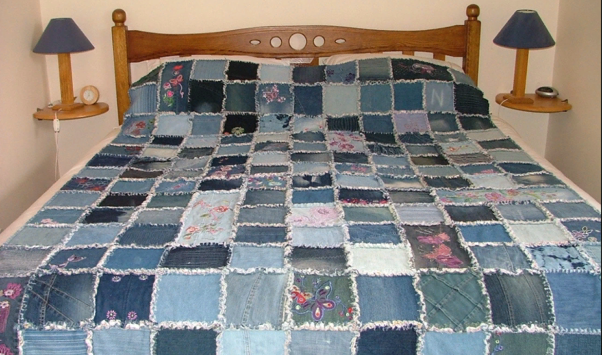 Покрывало из джинсов своими руками фото История о том, как старые джинсы превратились в уникальные лоскутные покрывала Л