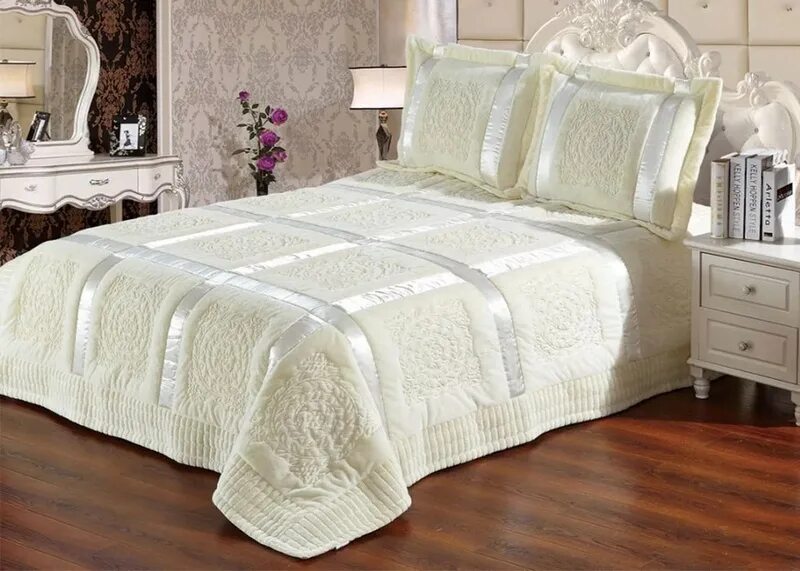 Покрывало на кровать фото новинки красивые Меховое покрывало Versace Молочный