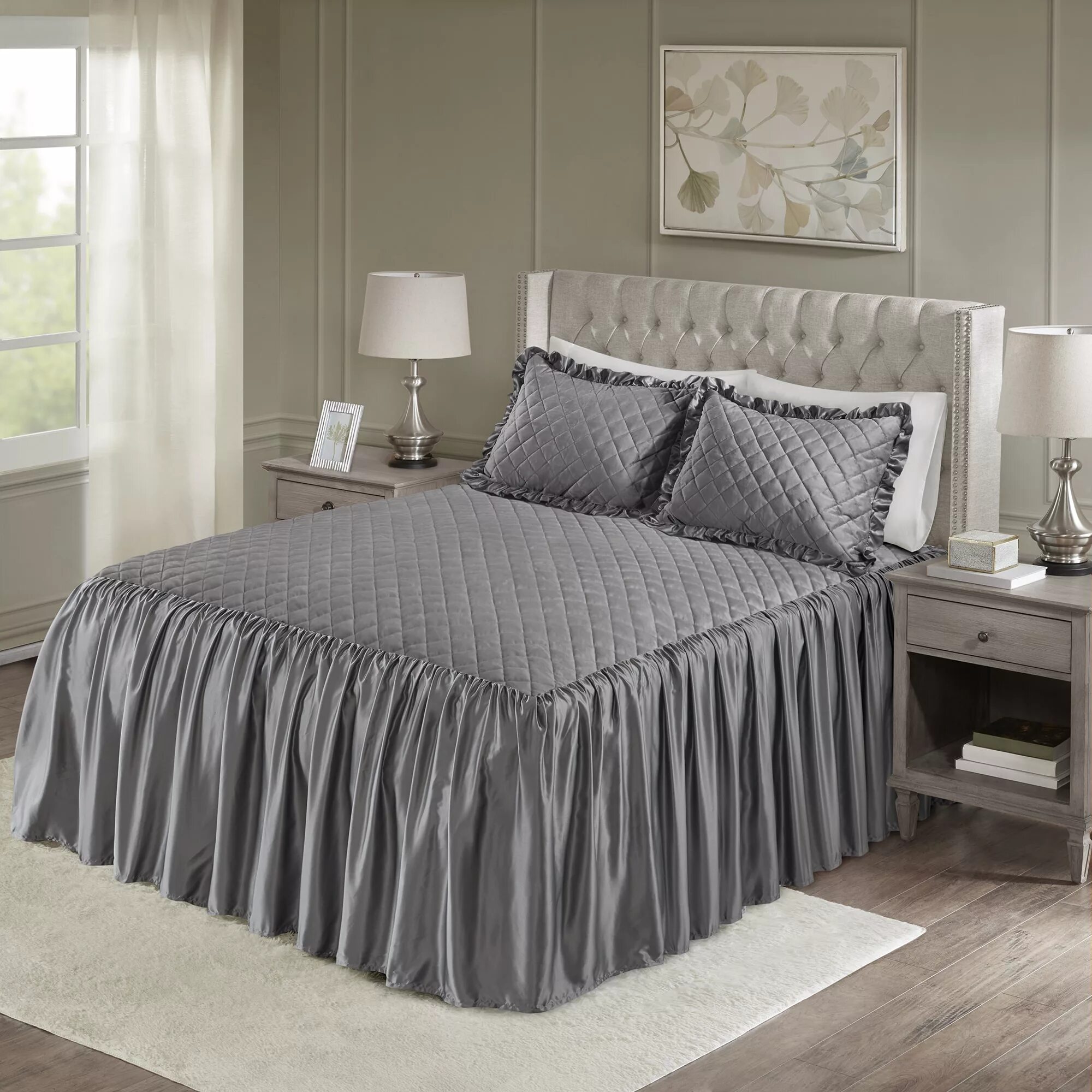 Покрывало на серую кровать фото в интерьере Madison Park Cosette Grey Velvet Diamond Quilted Bedspread Set (Queen - Grey) Di