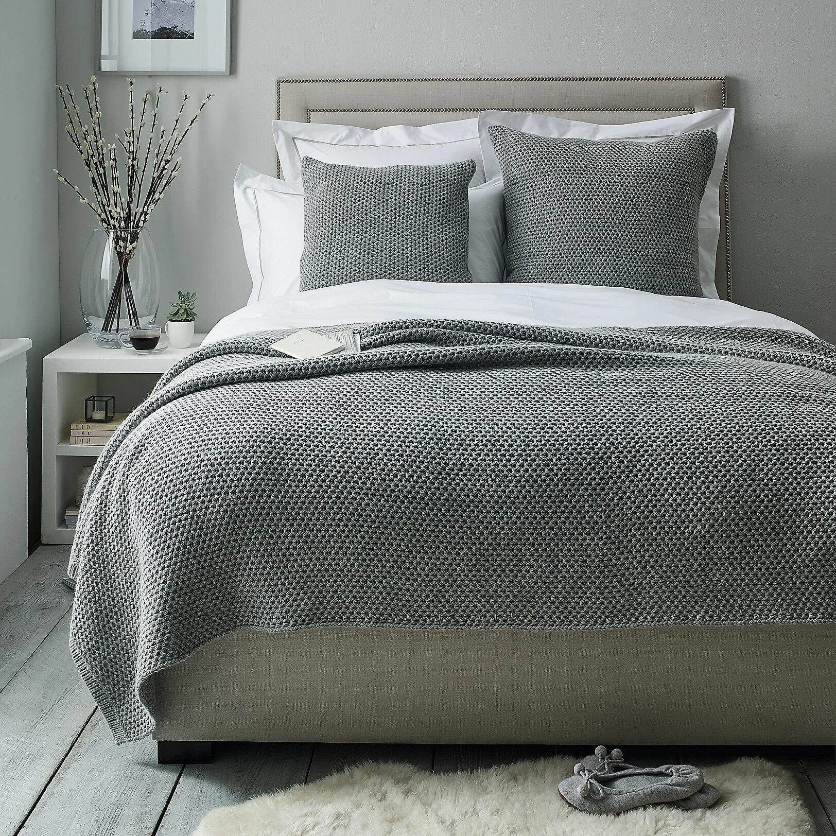 Покрывало на серую кровать фото в интерьере Holkham Throw & Cushion Covers Bedroom Sale The White Company Bedroom sale, Bedr