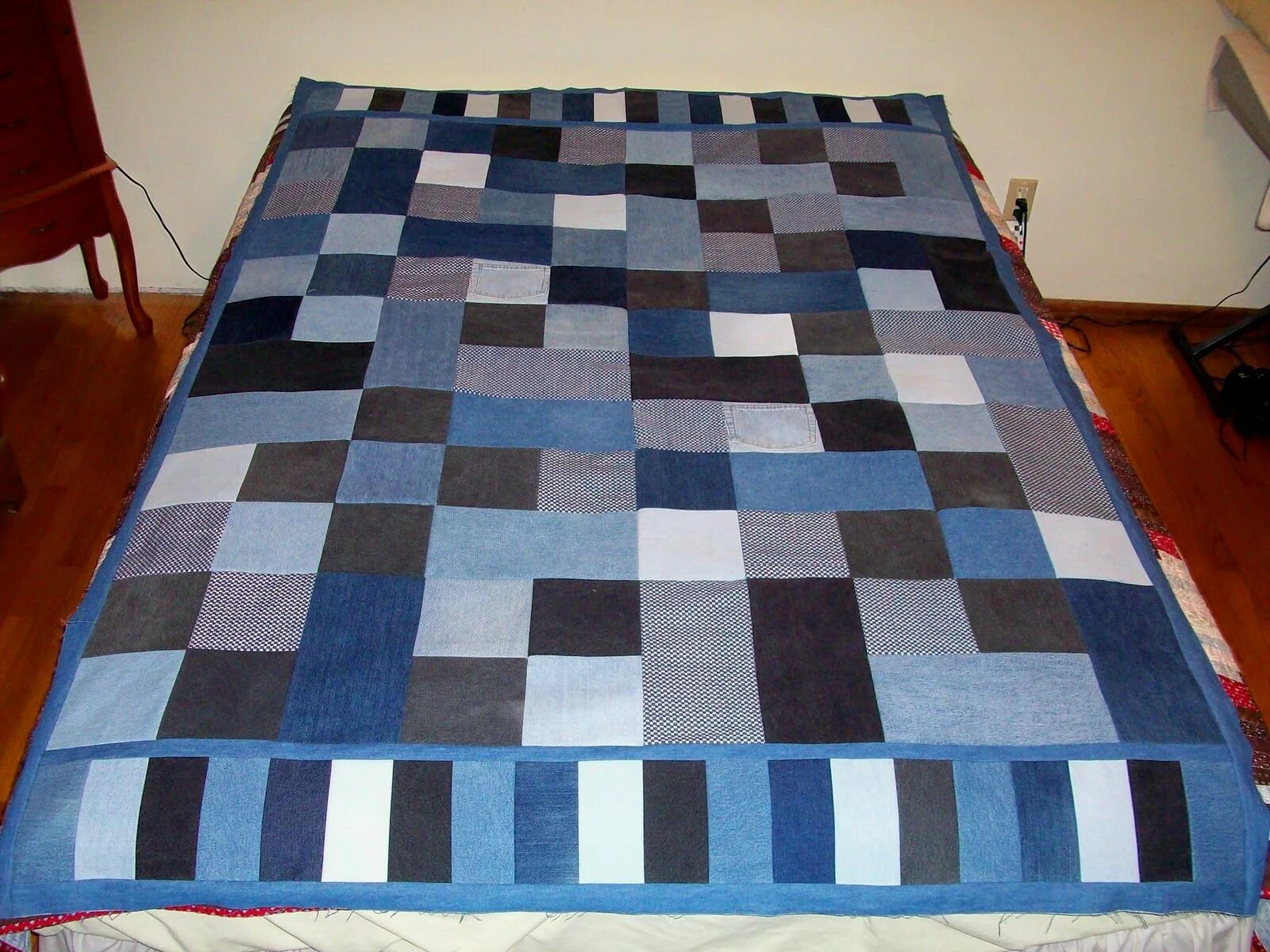 Покрывало старых джинсов своими руками фото Jeans Quilt 2011 Top Complete Quilts, Jean quilt, Blue jean quilts