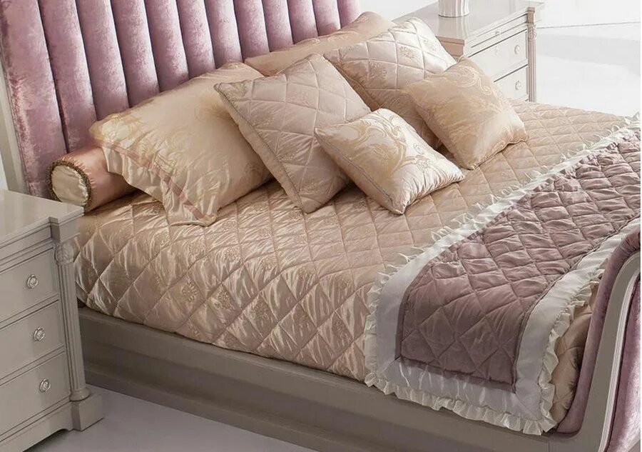 Покрывало в спальню фото новинки Покрывало с 8 подушками и пледом Арт. FB.PL.RIM.152: Спальня Rimini Fratelli Bar