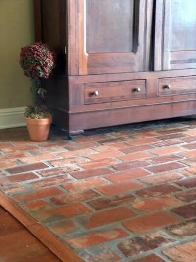 Пол из кирпича фото Old South Carolina Brick flooring, Antique brick, Brick tile floor