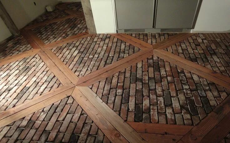 Пол из кирпича в беседке своими руками Плитка из старинного кирпича Brick flooring, House flooring, Rustic flooring