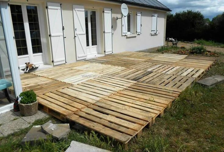 Пол на даче своими руками простой diy wood pallet terrace Pallets garden, Patio flooring diy, Pallet patio