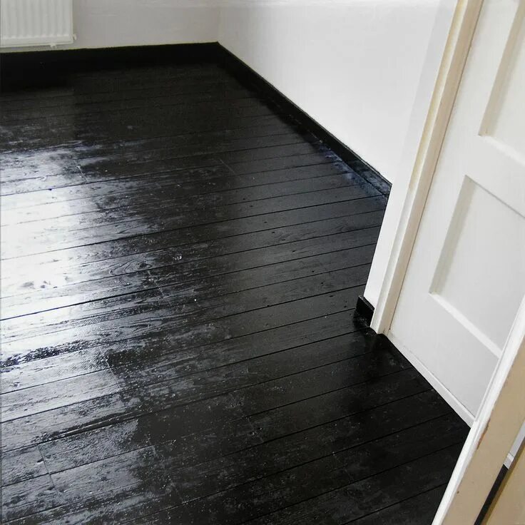 Пол покрашенный краской фото Bedroom progress Black wood floors, Black hardwood floors, Painted wood floors