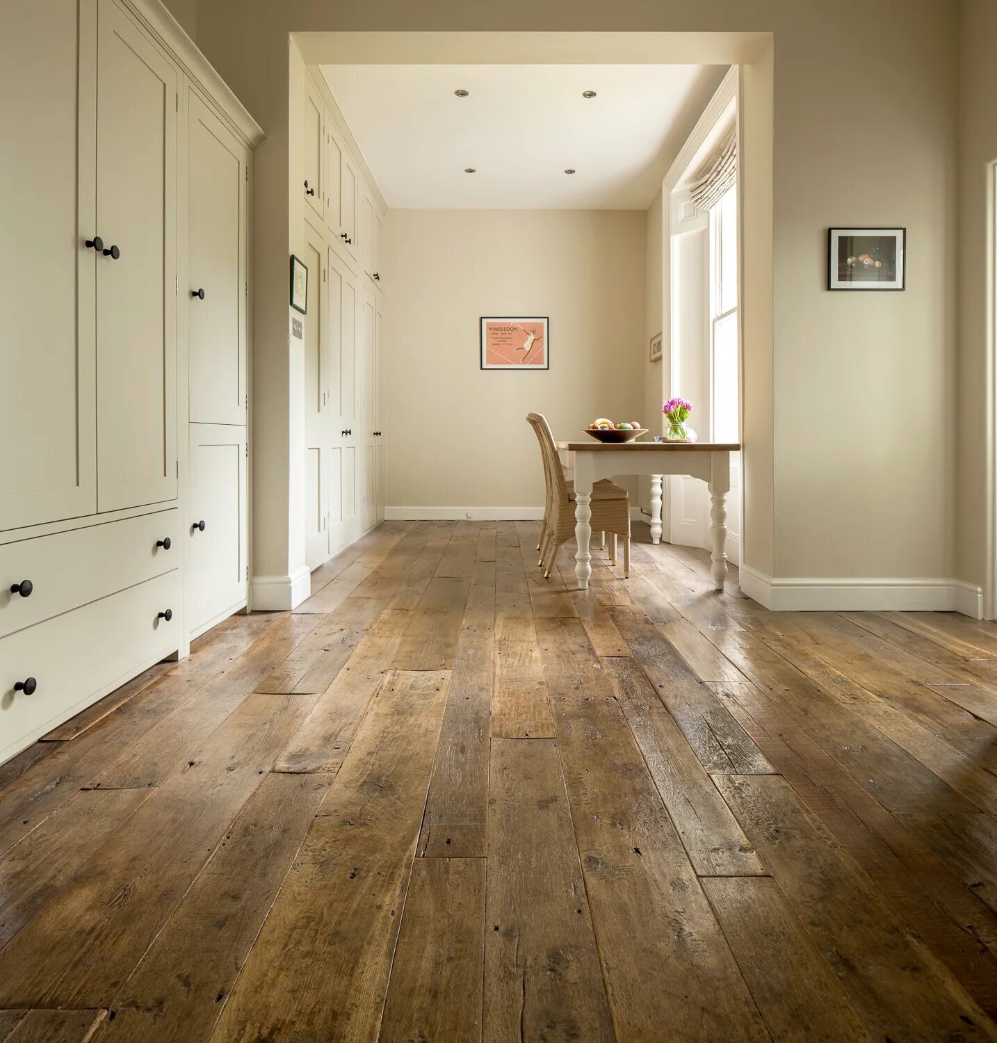 Пол цвета дерева в интерьере Antique French Oak - Engineered - The Reclaimed Flooring Company